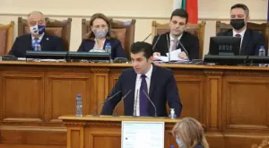 България има ново правителство: Народното събрание одобри кабинета "Петков"