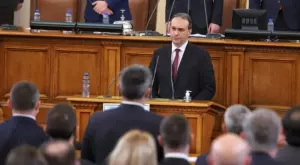 Парламентът освободи Янев и избра новия военен министър