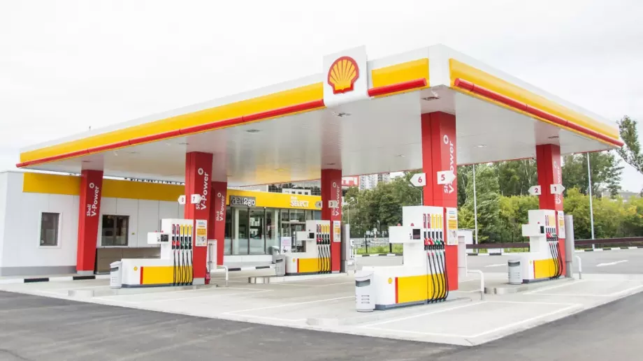 Shell напуска Русия, затваря 500 бензиностанции
