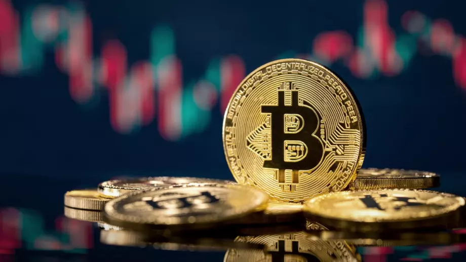 Биткойнът прехвърли цена от над 30 000 долара за първи път от юни 2022 г.