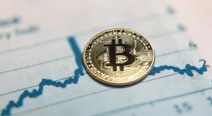 Биткойн продължава да поскъпва, доближава нивото от 60 000 долара
