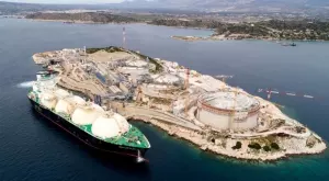 Втечненият газ за България подрани: Първият танкер вече се разтоварва