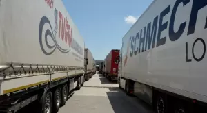 Отново тръгват първите камиони с украински хранителни продукти през Полша