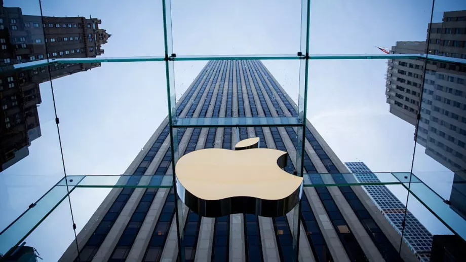 Тим Кук ще открие първите физически магазини на Apple в Индия