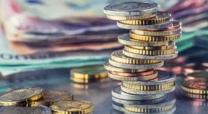 Еврото потъна до 20-годишно дъно, отново е по-евтино от долара