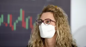 Отменят маските в обществени сгради, магазини, кина, молове