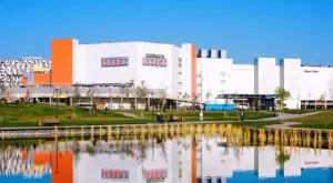 Руски бизнесмен купи верига строителни магазини за почти 10 долара 