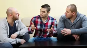 Виц на деня: Трима приятели се оплакват какво им се случило