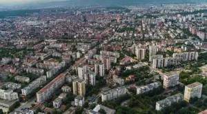 Имотният пазар вече се охлажда. Ще паднат ли цените на жилищата?
