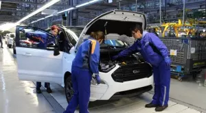 Заводът на Ford в Румъния забавя производство, праща част от работниците си вкъщи