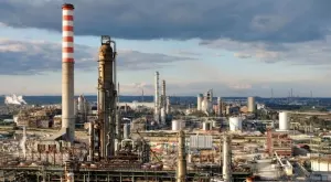 Заради петролното ембарго: "Лукойл" продава рафинерията си в Италия