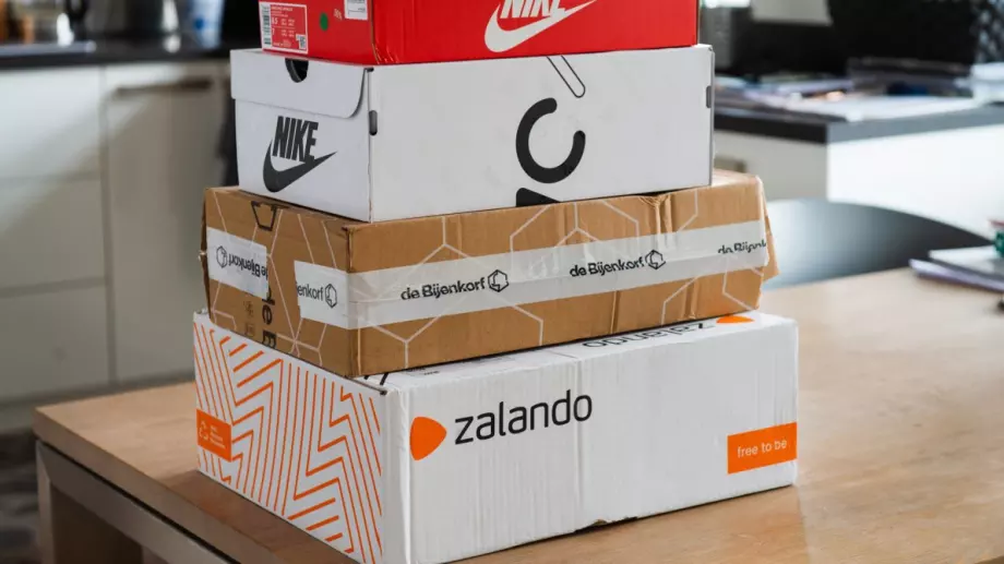 Германската модна платформа Zalando съкращава стотици работни места