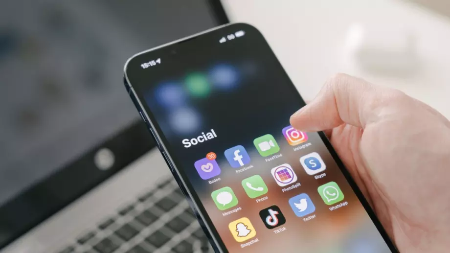 ЕС засилва контрола над 19 онлайн платформи, включително Facebook, TikTok и Twitter 