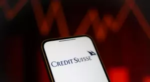 Акциите на Credit Suisse откриха сесията със спад, докато европейските пазари са в зелено