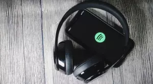 Spotify отчита рекорден ръст на абонатите в годината на съкращения и повишаване на цените