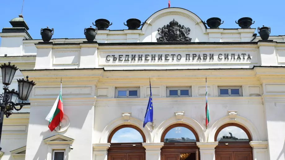 Парламентът прие на първо четене поредното удължаване на бюджета