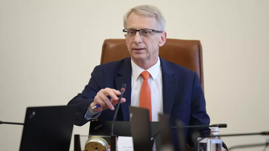 Премиерът Денков разпореди ревизия на разходите по министерства