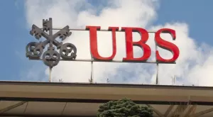 UBS подновява обратното изкупуване на акции заради интегрирането на Credit Suisse