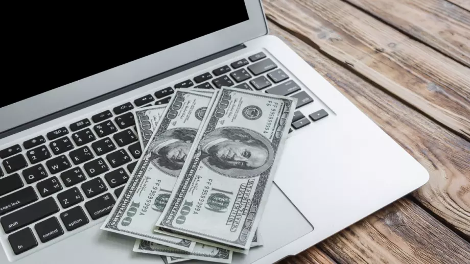 Бизнес, стартиран с помощта на изкуствен интелект и инвестиция от 185 долара, бе продаден за 150 000 долара: "Това буквално печата пари"