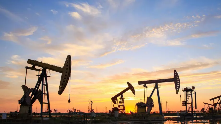 Петролът поскъпва в първата седмица от новата година
