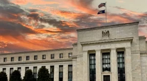 Управителят на Фед продължава да е контра на Тръмп за лихвите